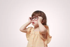 El aumento de la miopía infantil: causas, prevención y control