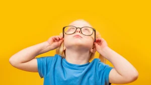 ¿A qué edad se debe empezar el control de miopía infantil?